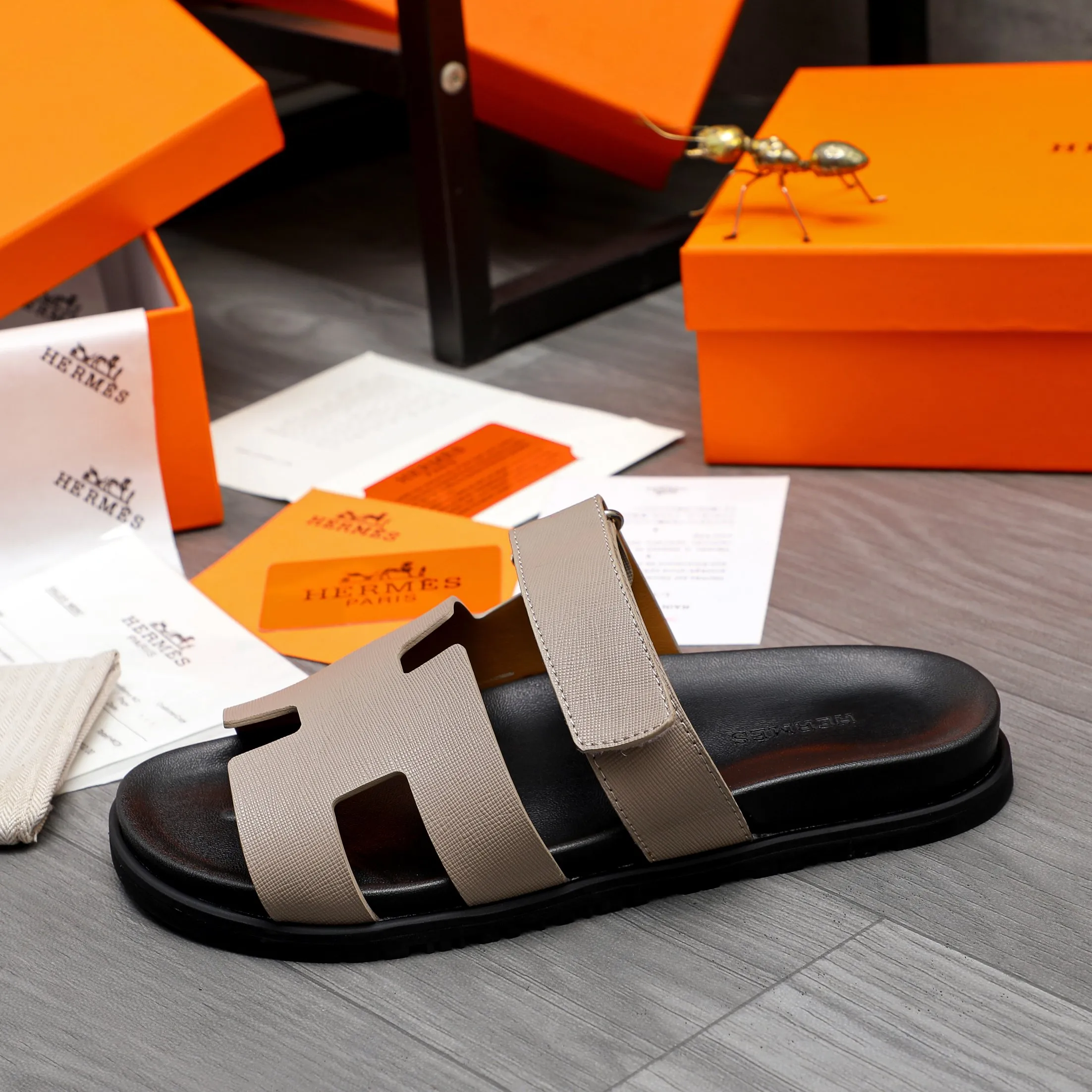 Men's shoes 💰340 Product trademark: Hermes "Hermes" Couple's slippers Regular size: 36-46 Product material: Selected vertical grain cowhide upper, microfiber lining, original outsole
